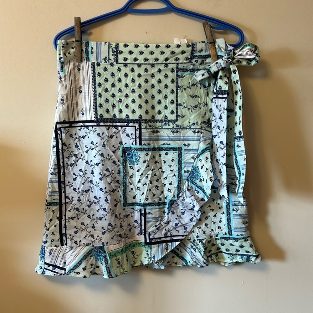 Loft cotton/rayon wrap around skirt tie waist with ruffle size 2 new with tags